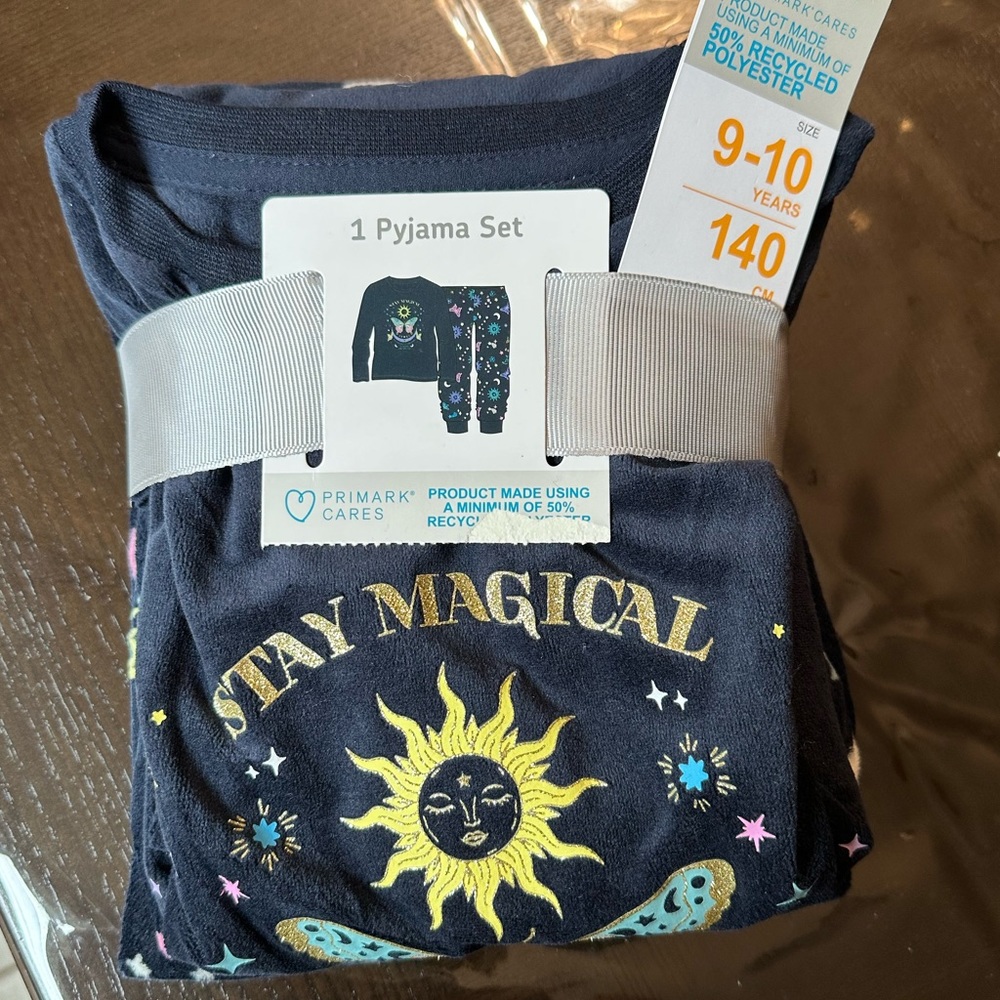 Girls Pajama Set Size 9-10 Year Old
Brand new
Never been used